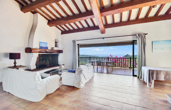living room with fireplace, Provence style, sea view, bastide, Croix-Valmer
