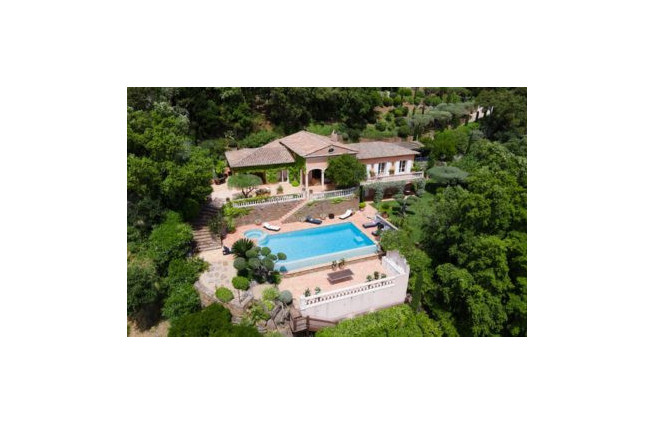 demeure-luxe-vue-mer-domaine-securise-hauteurs-gigaro