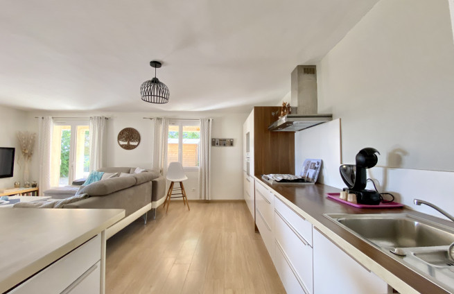 House for sale in La Croix-Valmer with modern fitted kitchen