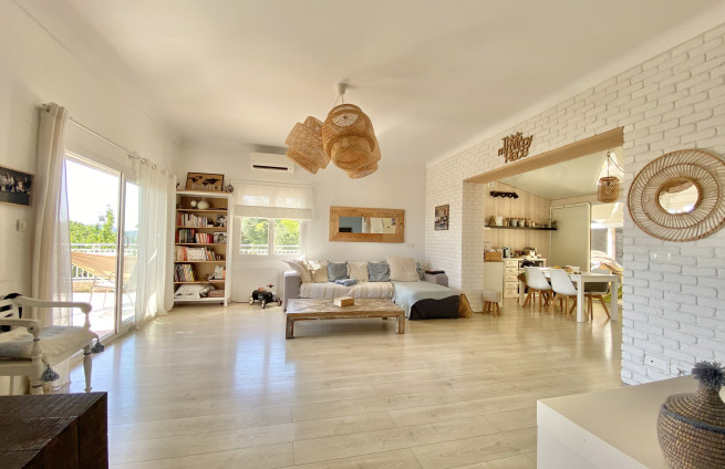 sejour-supplementaire-cuisine-équipée-salle-à-manger-vue-panoramique