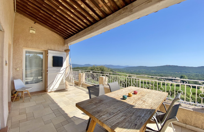 terrasse-ombragée-serénité-vue-mer-la-croix-valmer