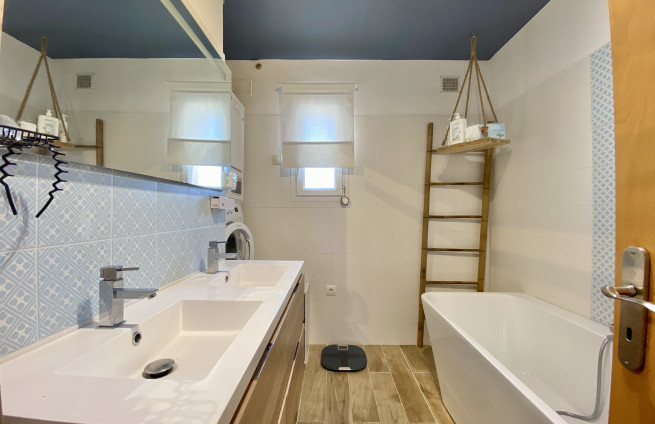 bathroom-villa-for-sale-real-estate-la-croix-valmer