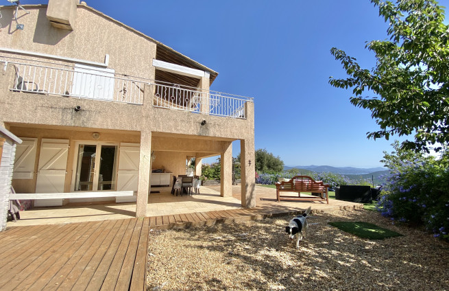 terrace-outdoor-space-panoramic-view-la-croix-valmer