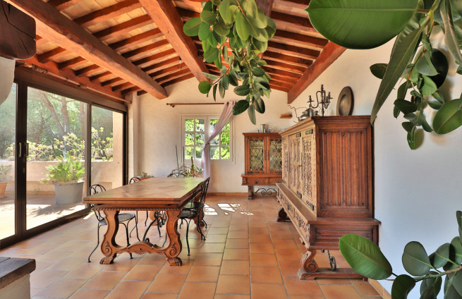 dining room-veranda-villa-barbecue-croix-valmer