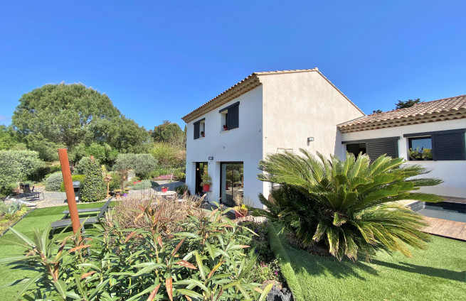 landscaped garden - 1040m2 - south-facing