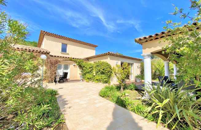 Villa te koop in Grimaud dichtbij het strand en winkels