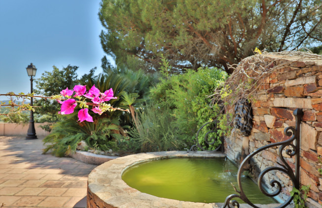 Charmante fonteintuin in de Provence, een bastide te koop in La Croix-Valmer.