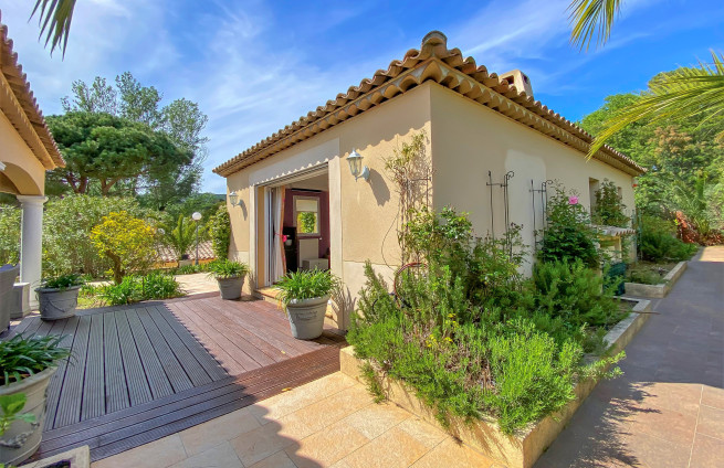 zonnig terras Mediterrane tuin Grimaud