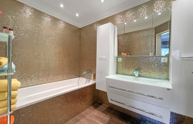 bathroom-bedroom-ground floor-grimaud