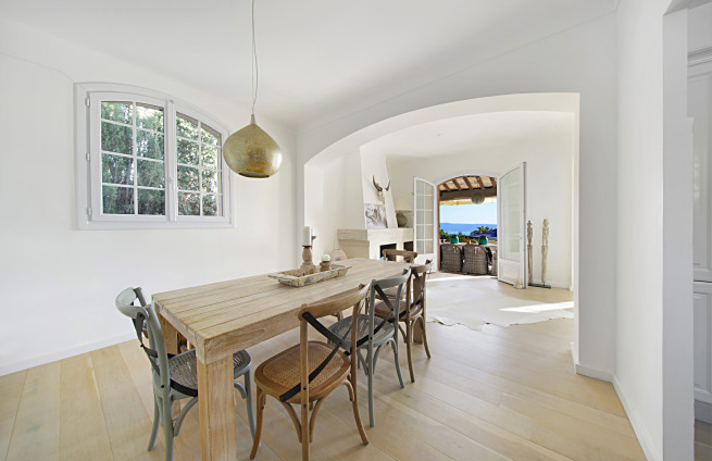 Dining room with Provençal fireplace - Villa Grimaud