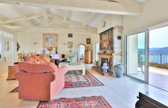 Large, bright living room, luxury villa, Gassin
