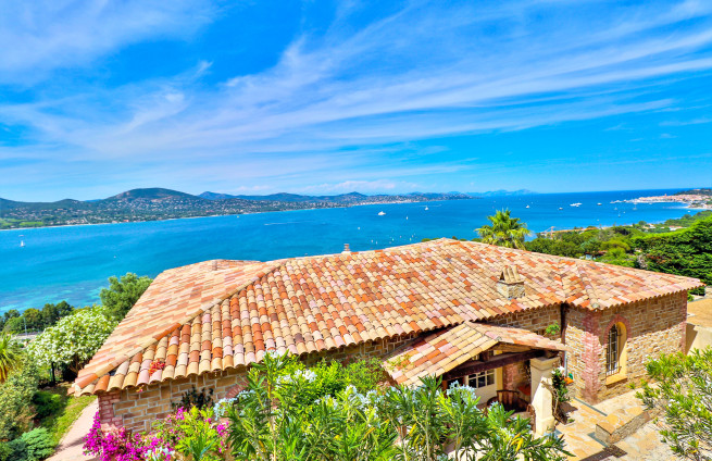 property with panoramic views of the Gulf of Saint-Tropez for sale in Gassin