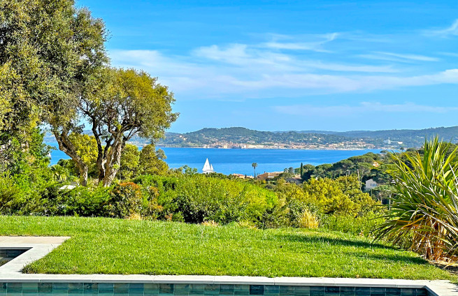 villa-croisette-sainte-maxime-piscine-vue-mer-golfe-saint-tropez