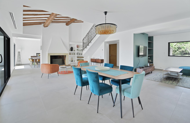 dining room-villa-croisette-sainte-maxime-cozy atmosphere