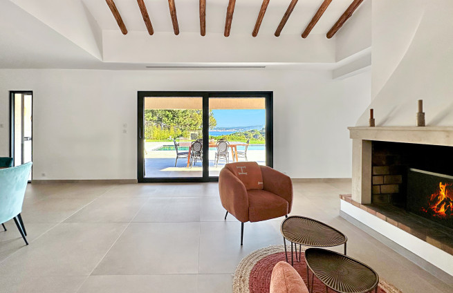 Fireplace at Villa La Croisette, Sainte-Maxime, with sea view