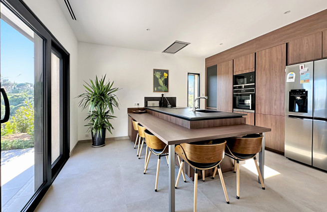 villa-sainte-maxime-cuisine-entierement-equipee-modernite