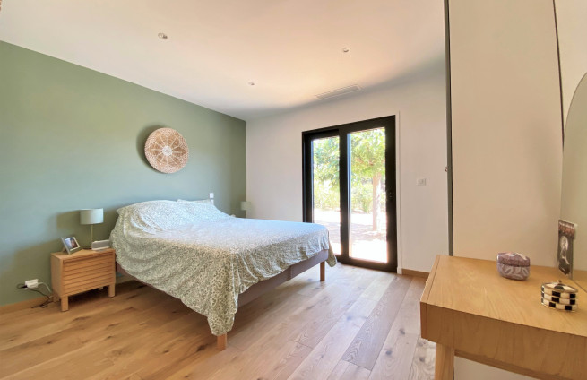 villa-sainte-maxime-chambre-parentale-confort-luxe