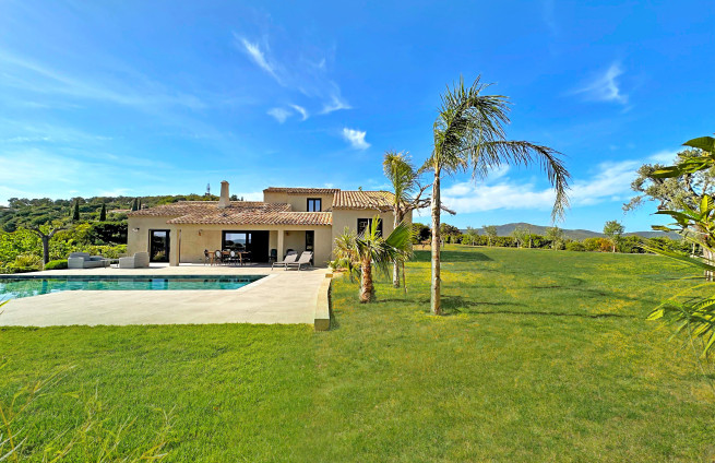 villa-vue-mer-baie-saint-tropez-cote-azur-la-croisette