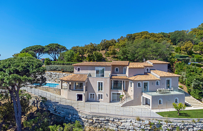 aerial-view-villa-beauvallon-grimaud-drone