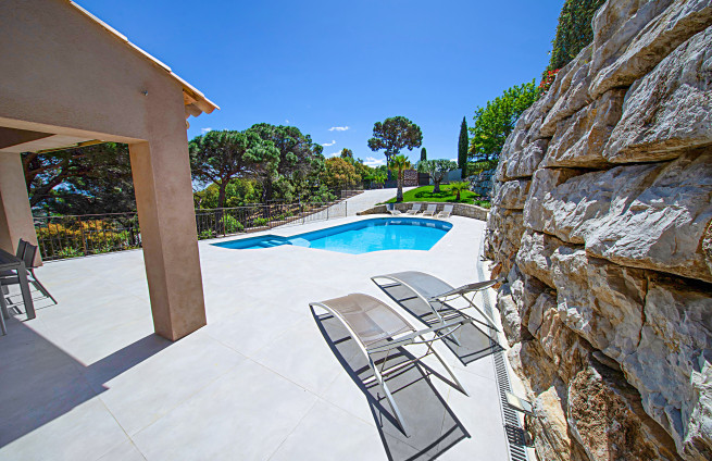 swimming pool-sea-view-luxury-villa-real-estate-grimaud
