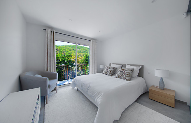 chambre-invites-salle-eau-independante-villa-grimaud