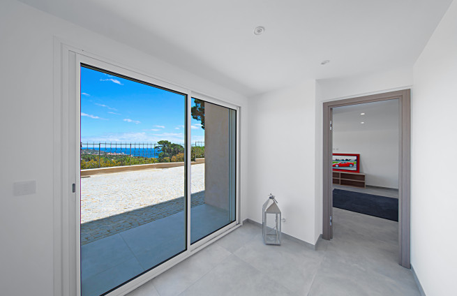 Hal op de begane grond met uitzicht op zee - Villa Grimaud
