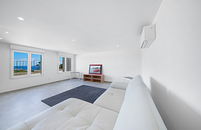 speelkamer/woonkamer/tv-kamer/bijgebouw/uitzicht op zee