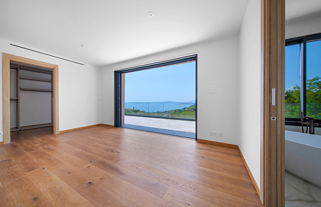 Hoofdslaapkamer met panoramisch uitzicht op zee - villa in Les Issambres