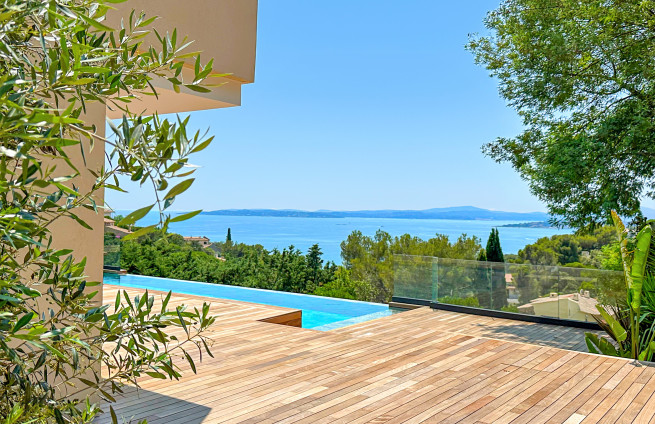 Infinity-zwembad met uitzicht op zee in Saint-Tropez-Issambres