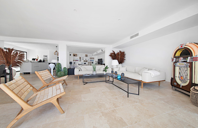 elegant, refined living space made with noble materials in an architect-designed villa in Issambres