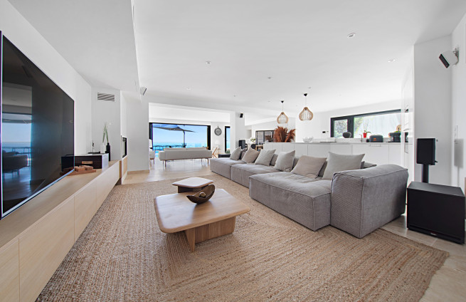 Living room with breathtaking Mediterranean sea view in Issambres