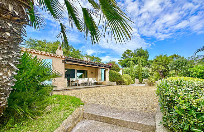 maison-front-mer-vue-imprenable-mediterranee-var