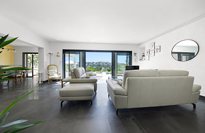 lichte ontvangstkamer/woonkamer - 63m2 - luxe villa - Var