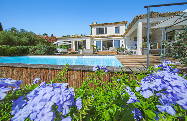 villa-for-sale-sainte-maxime-heated-pool-golf-view