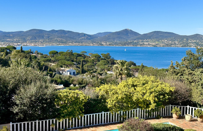 vue-panoramique-golfe-saint-tropez-depuis-terrasse