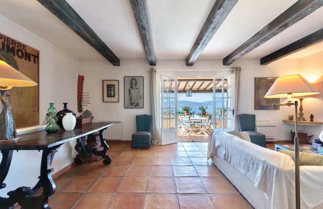 living room with sea view and fireplace - villa Gassin - Sinopolis