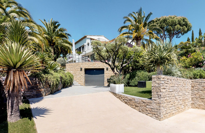 High-end contemporary villa in La Croix-Valmer