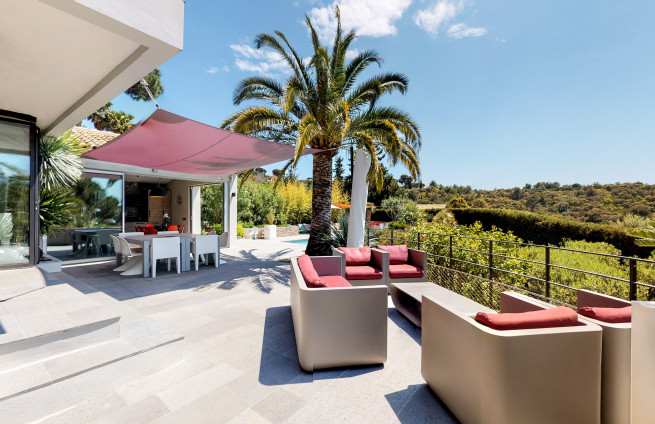 Espace-repas-extérieur-ombragé