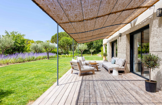 Terrasses-ensoleillées-ombragées-Provençe