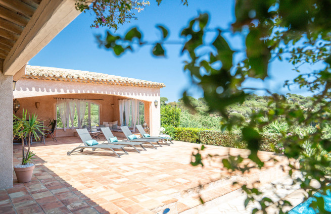 pool-house-cuisine-ete-barbecue-vacances-la-nartelle