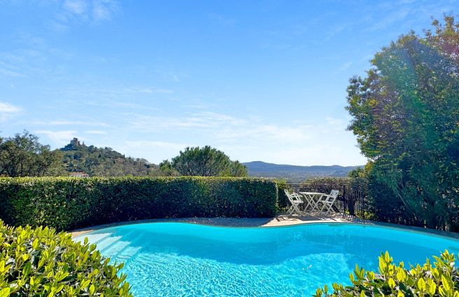 swimming pool-renovated villa-for-sale-grimaud