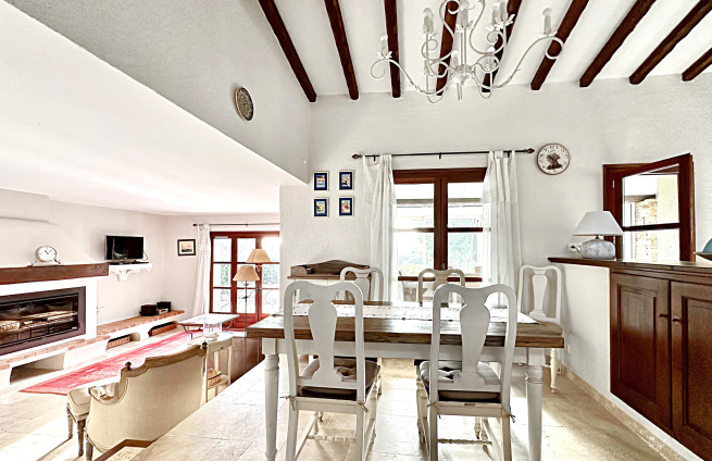 bright dining room villa for sale Grimaud