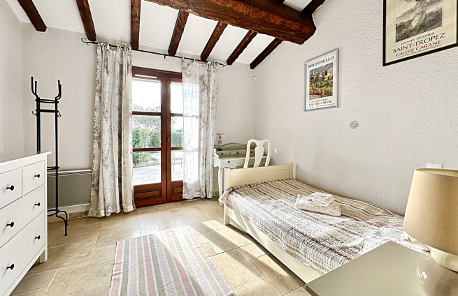 chambres-villa-vue-collines-grimaud