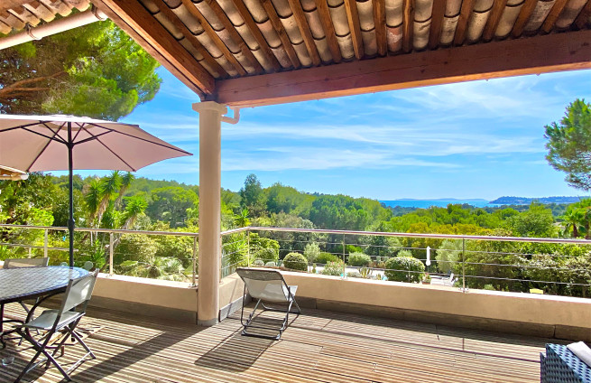 terrasse-couverte-vue-mer-la-croix-valmer