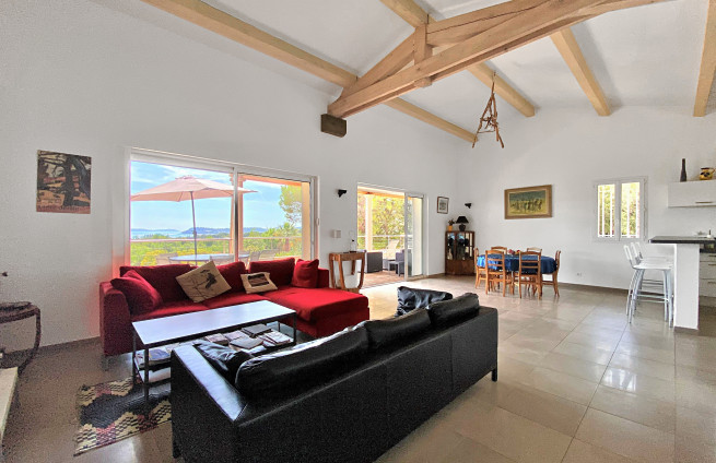 convivial-space-villa-for-sale-la-croix-valmer