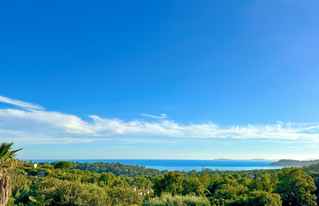 Sea view villa for sale walking distance to La Croix-Valmer center's