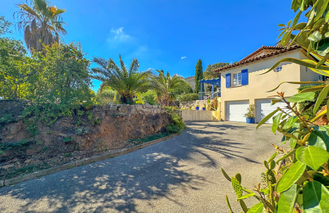 allee-privee-parkings-villa-cote-azur