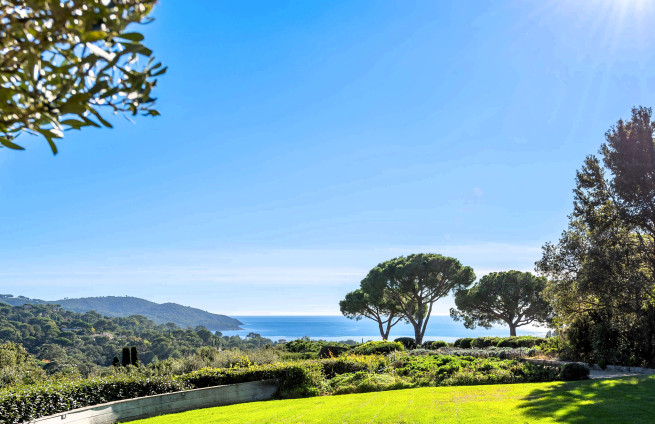 Villa on the Var coast with a 180-degree sea view