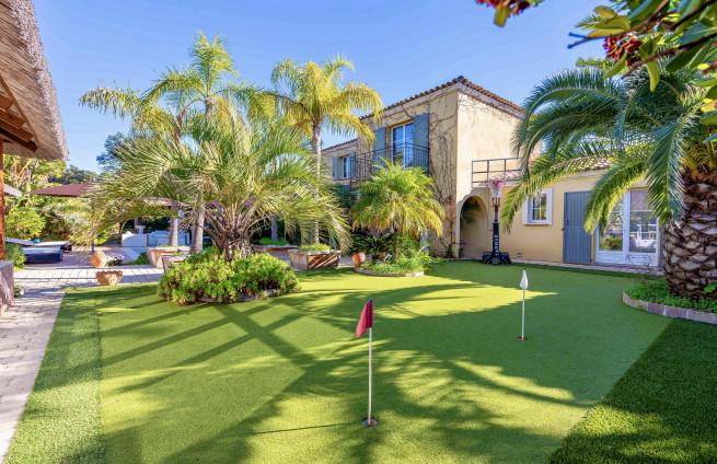 Putting-green-jardin-paysage-propriété-la-croix-valmer