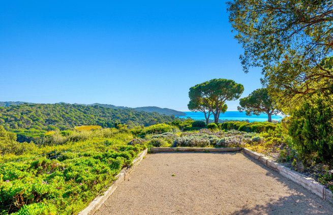 Private bowling alley, luxury villa, sea view, Gigaro